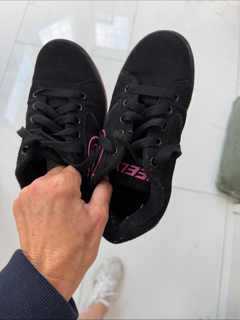 Skate sneakers